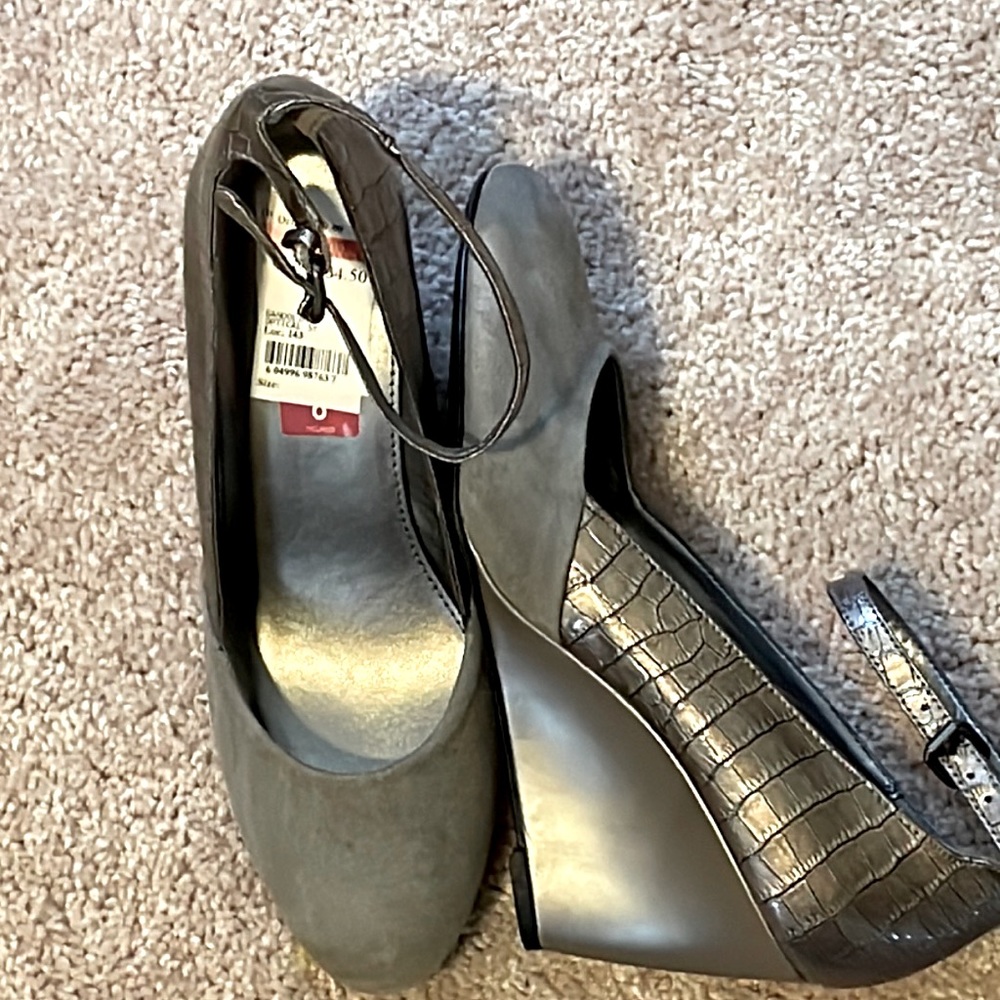 NWT Bandolino Suede Shoes - 8